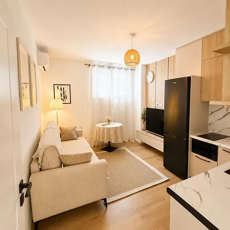Marsi Appartement Tirana