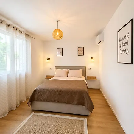 Marsi Appartement Tirana